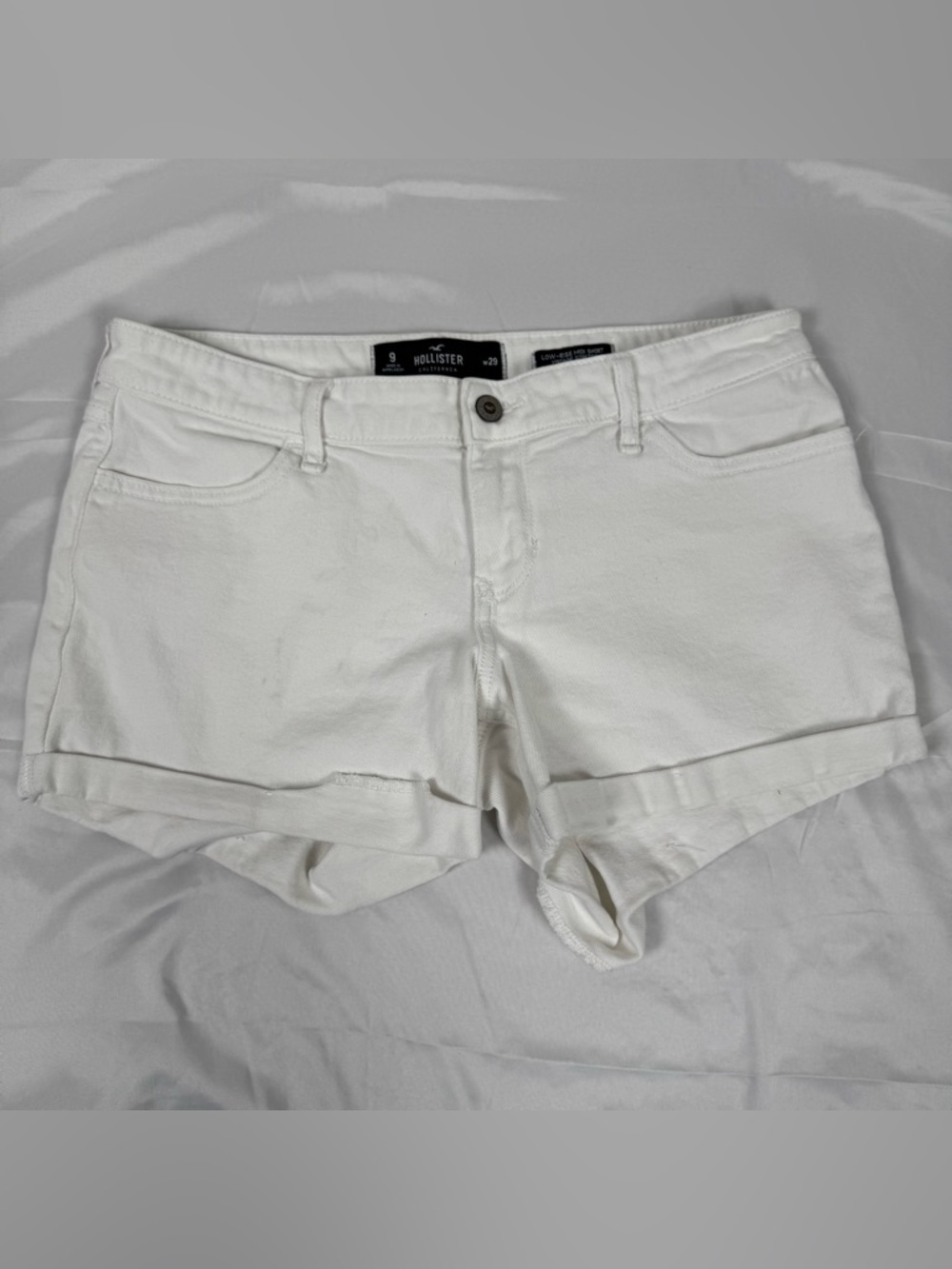 Hollister White Denim Shorts Low Rise Midi Stretch Cuffed Summer Size 9 W29